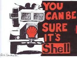 Afbeelding: protestposter tegen de rol van Shell bij apartheid - uit de jaren 80.