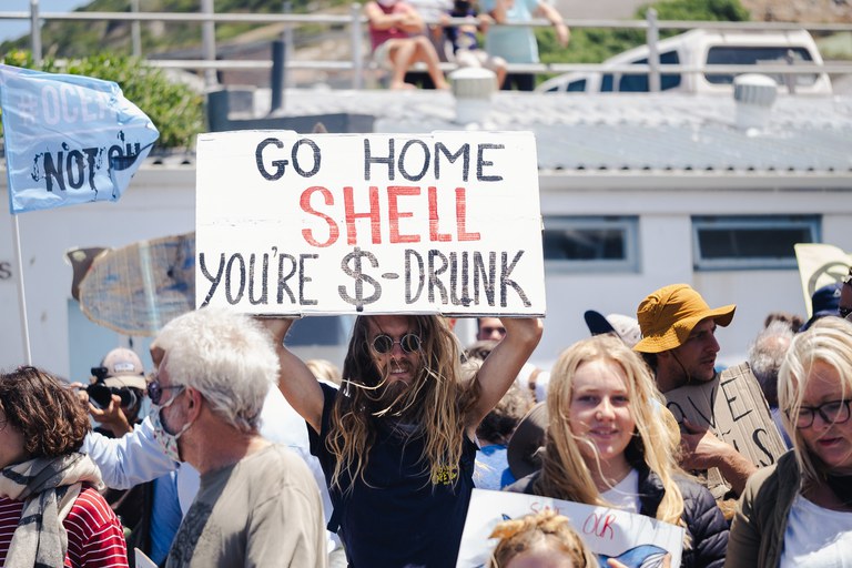 Bewoners van Zuid Afrika protesteren tegen voornemens van Shell om te gaan boren voor de kust