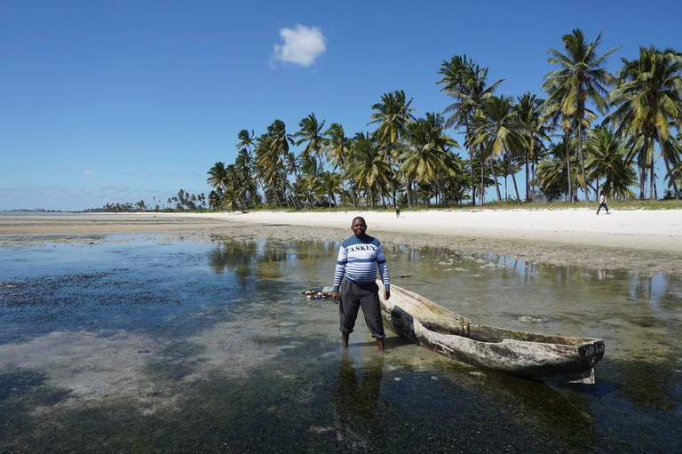 Inwoner Mozambique die vanwege gaswinning van zijn land verdreven wordt. Foto: ike Teuling