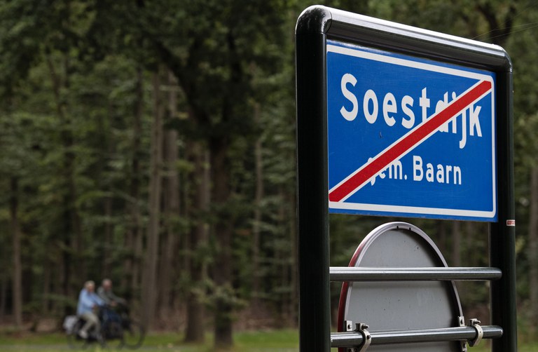 Foto: plaatsnaambord van Soestdijk, gemeente Baarn.