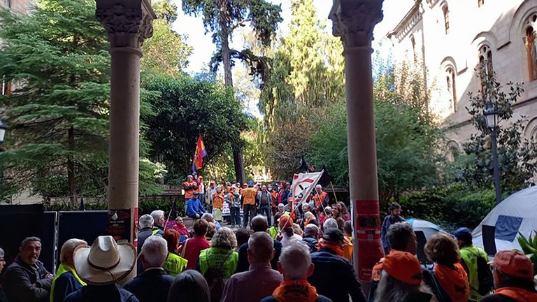 TEMA End Fossil protest bij Universiteit van Barcelona credit End Fossil BCN-min.jpg
