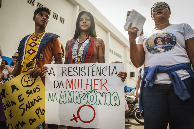 Foto van demonstrerende vrouwen uit de provincie Altamira in Brazilië.