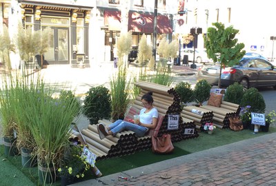 Park(ing) Day Delft: parkeerplaats is omgetoverd tot parkje.