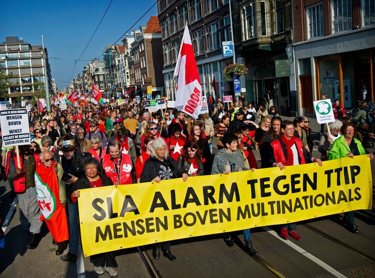   7000 mensen demonstreren tegen TTIP in Amsterdam.