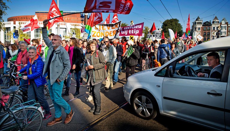   7000 mensen demonstreren tegen TTIP in Amsterdam.