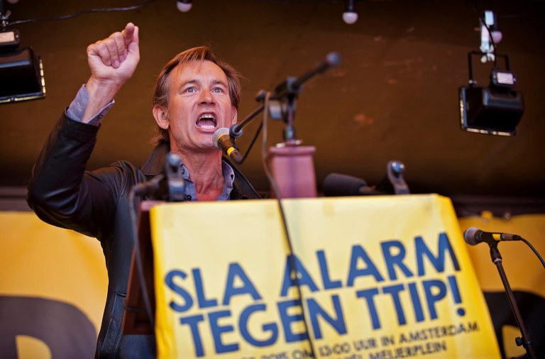   7000 mensen demonstreren tegen TTIP in Amsterdam.