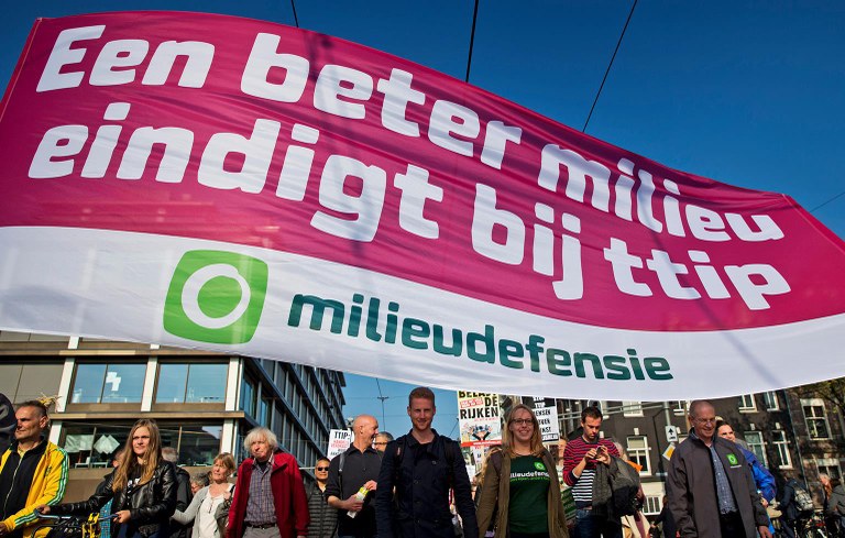   7000 mensen demonstreren tegen TTIP in Amsterdam.