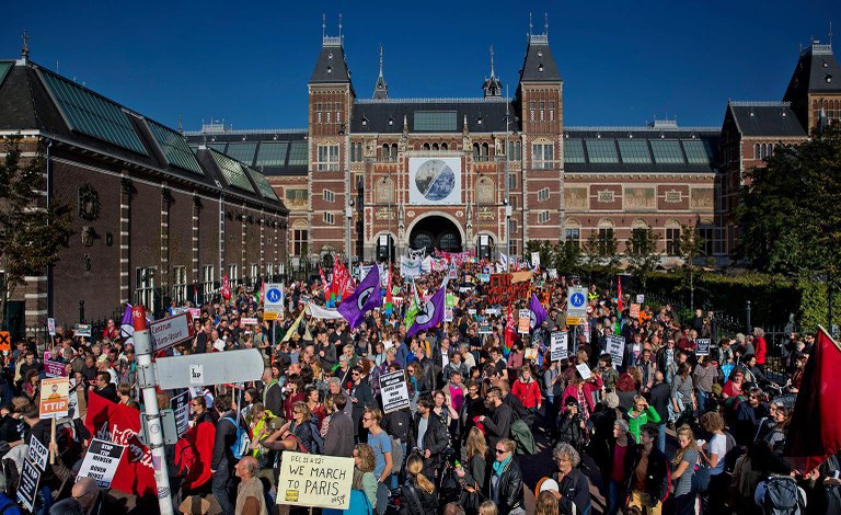   7000 mensen demonstreren tegen TTIP in Amsterdam.