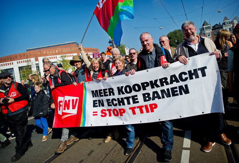   7000 mensen demonstreren tegen TTIP in Amsterdam.